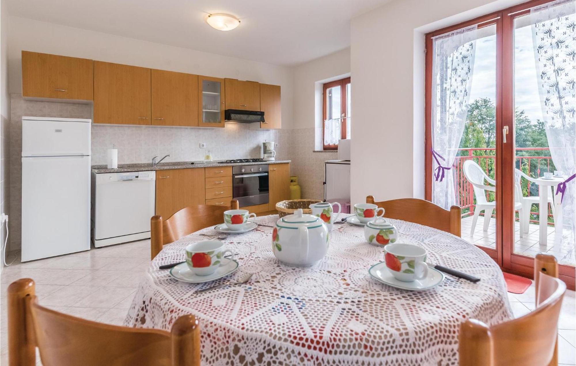 6 Bedroom Nice Home In Segotici Экстерьер фото