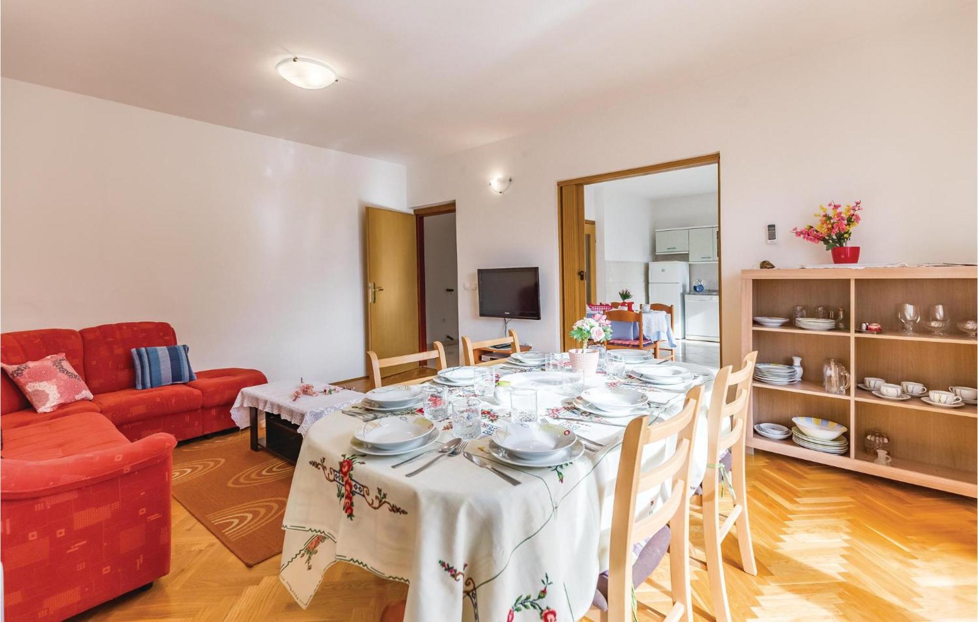6 Bedroom Nice Home In Segotici Экстерьер фото