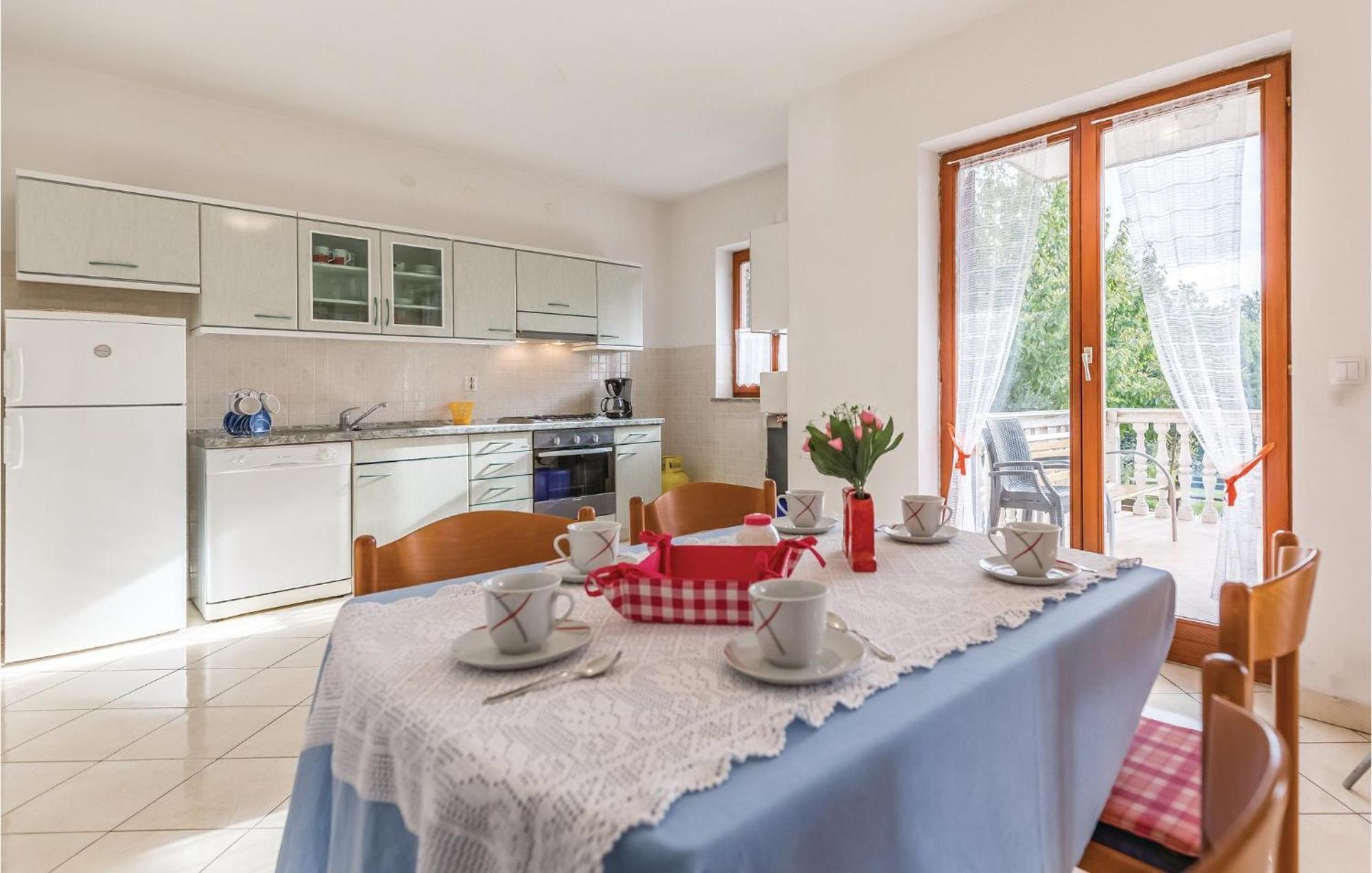 6 Bedroom Nice Home In Segotici Экстерьер фото