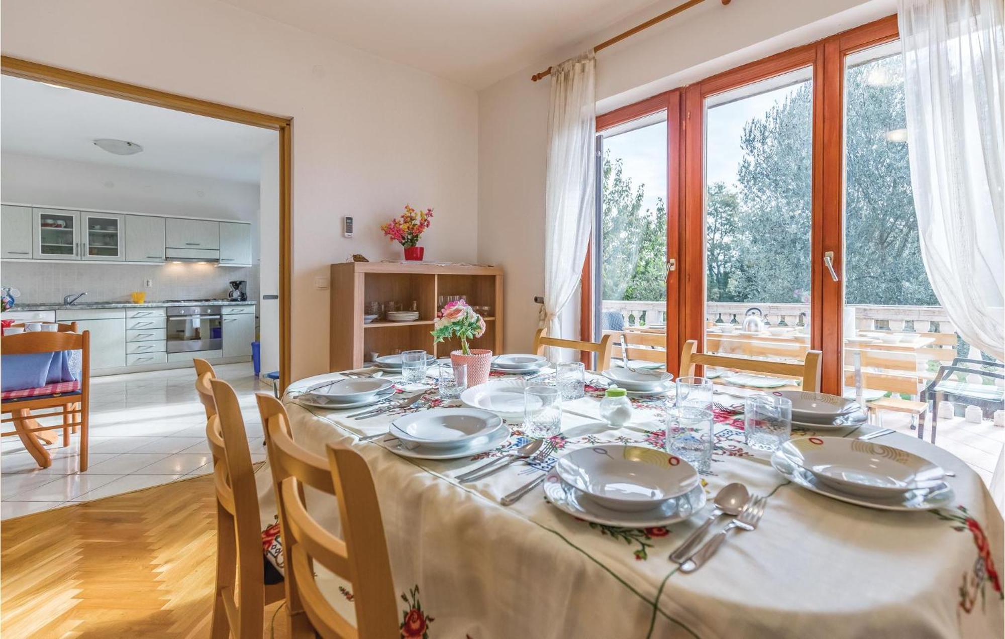 6 Bedroom Nice Home In Segotici Экстерьер фото