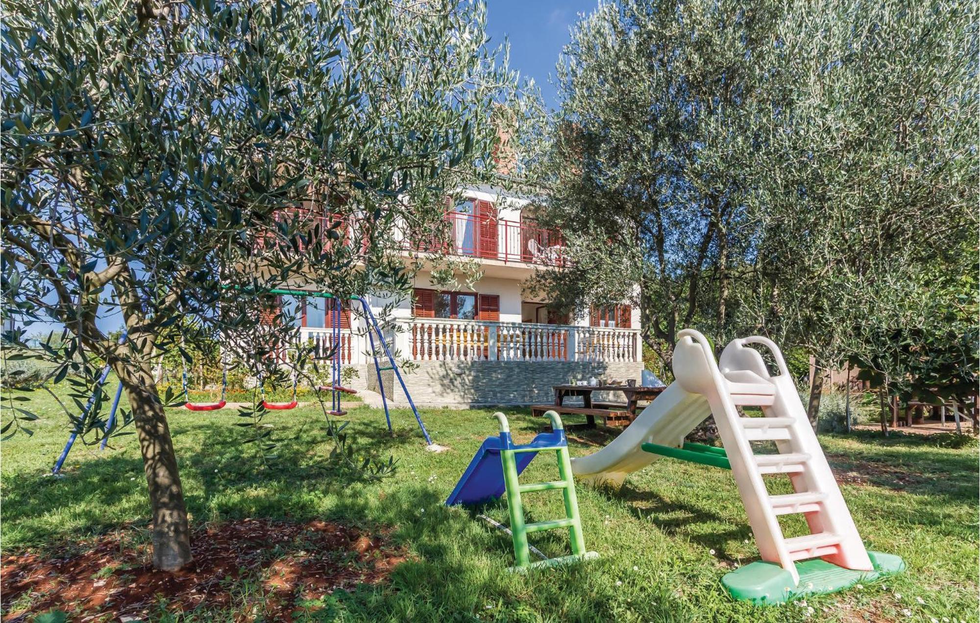 6 Bedroom Nice Home In Segotici Экстерьер фото