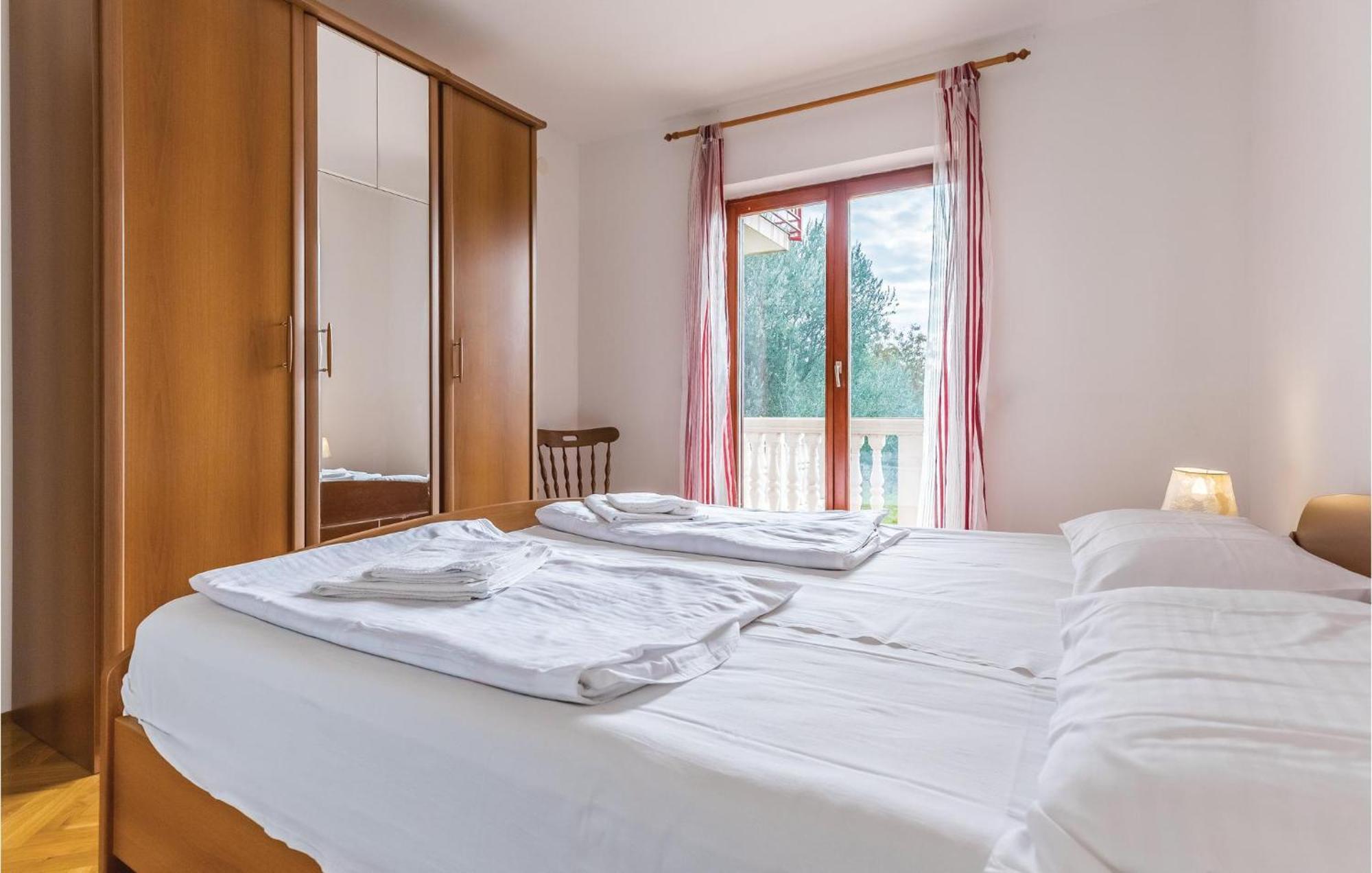 6 Bedroom Nice Home In Segotici Экстерьер фото